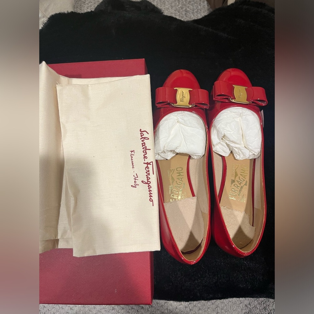 Salvatore Ferragamo Shoes 7B
I accept offers